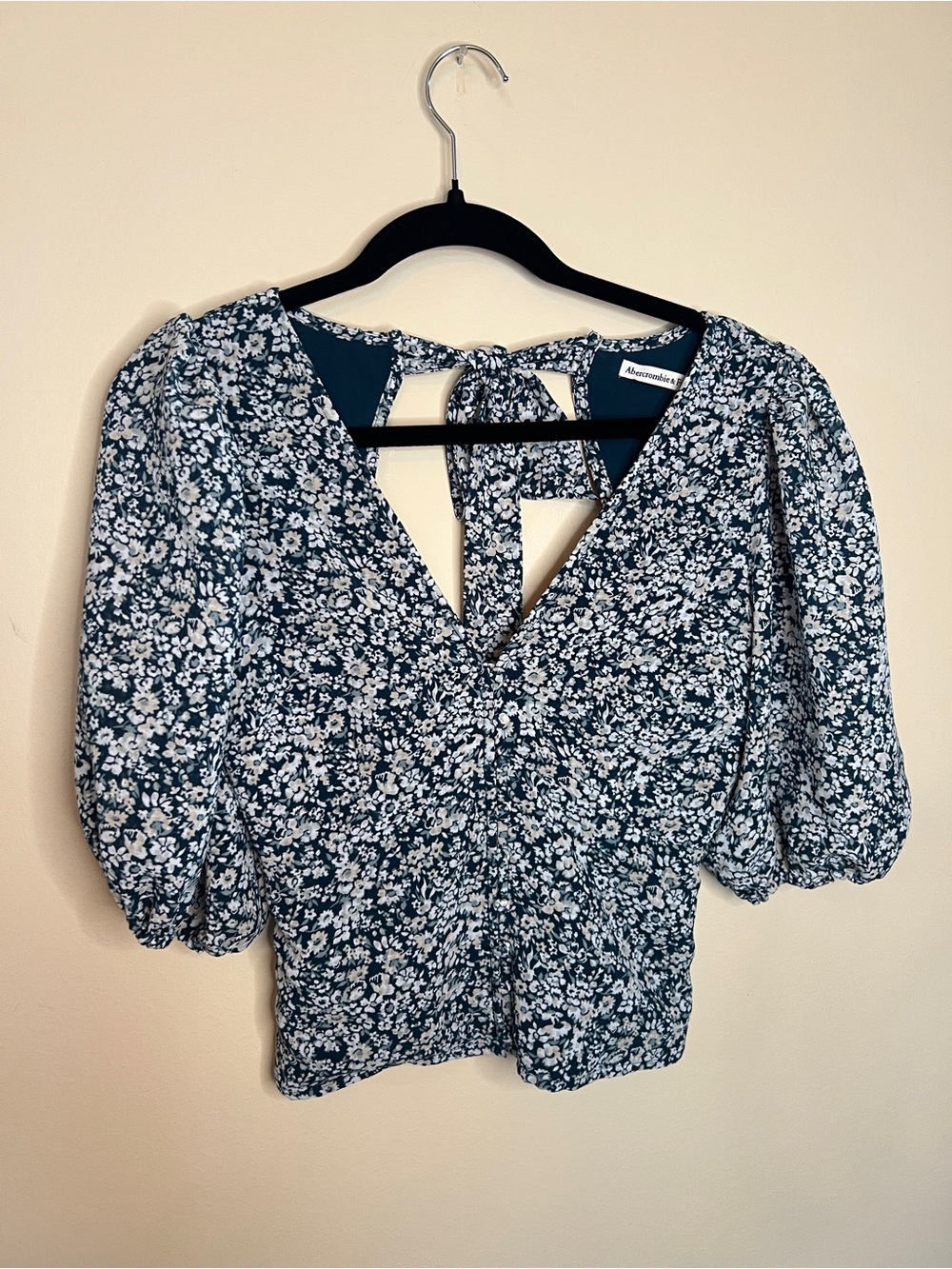 Abercrombie & Fitch Navy and White Floral Tie-Back Puff Sleeve Top